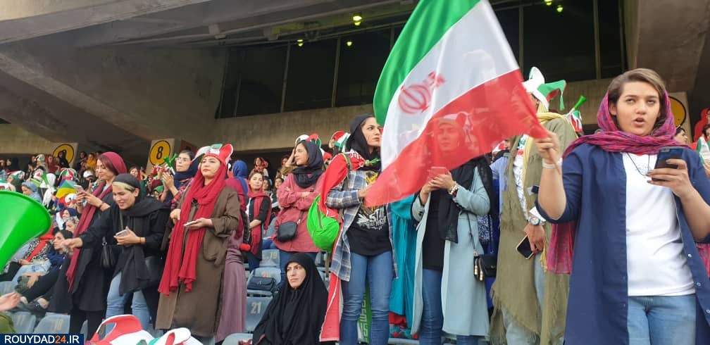 اولین فیلمها و تصاویر از ورود زنان به ورزشگاه آزادی اولین فیلمها و تصاویر از ورود زنان به ورزشگاه آزادی