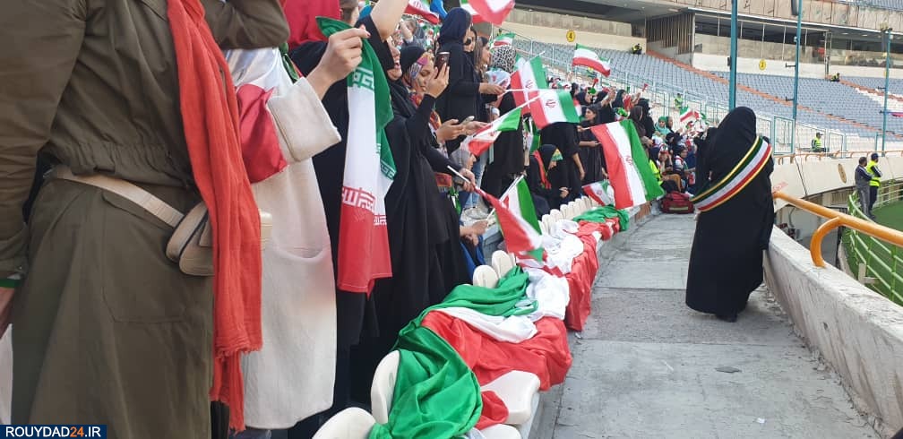 اولین فیلمها و تصاویر از ورود زنان به ورزشگاه آزادی اولین فیلمها و تصاویر از ورود زنان به ورزشگاه آزادی