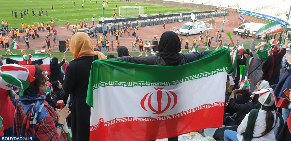 اولین فیلمها و تصاویر از ورود زنان به ورزشگاه آزادی اولین فیلمها و تصاویر از ورود زنان به ورزشگاه آزادی