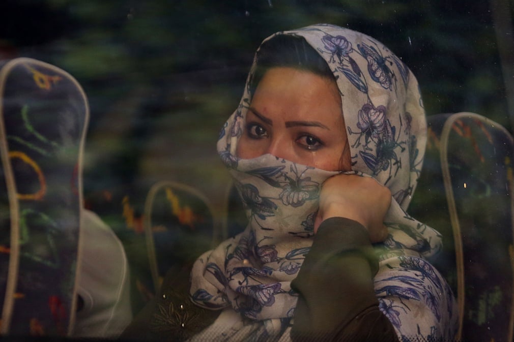 جمع‌آوری پناهجویان غیرقانونی در آتن یونان و ارسال آن‌ها به اردوگاه پناهجویان