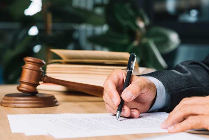 وکلا زیر تیغ مالیات/ ریشه کم اظهاری مالیاتی وکلا کجاست؟ وکلا زیر تیغ مالیات/ ریشه کم اظهاری مالیاتی وکلا کجاست؟