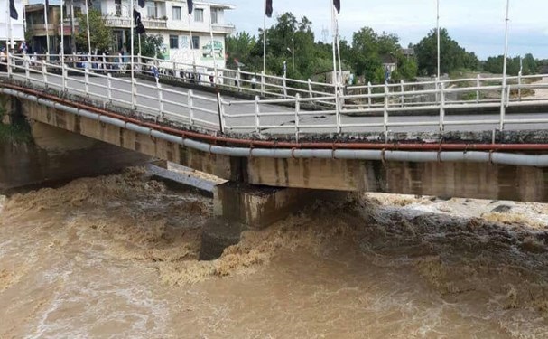 تخریب پل شهر اسالم تالش در اثر سیلاب