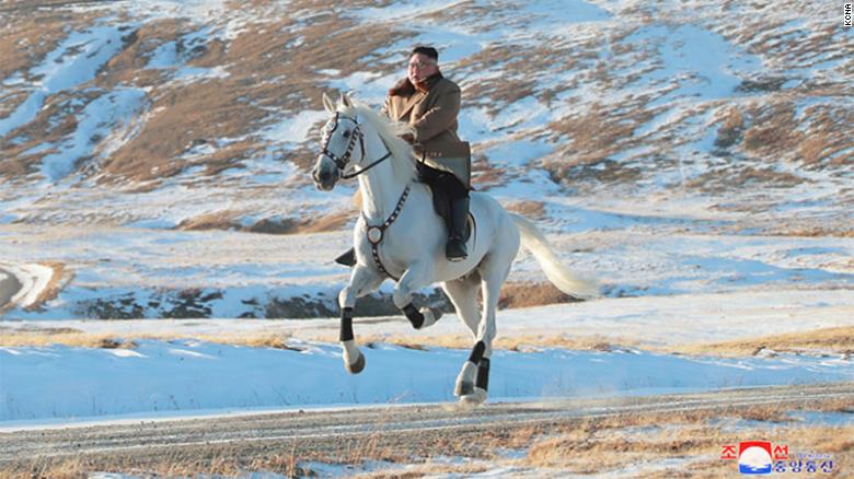 اسب‌سواری نمادین رهبر کره شمالی چه معنایی داشت؟
