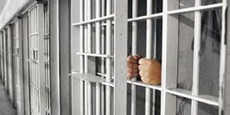 برقراری تماس تلفنی زندانیان ممنوع نیست