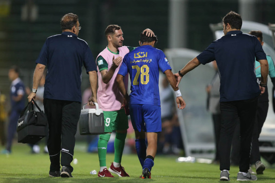 مهاجم استقلال رباط پاره کرد