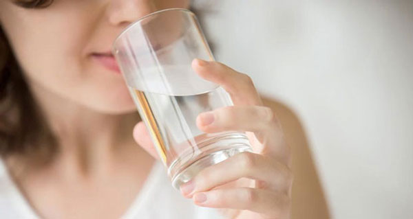 آب سرد یا آب گرم، هر کدام را چه زمان‌هایی بنوشیم؟