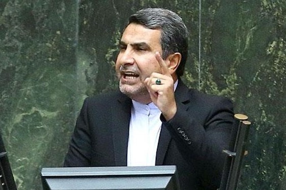 سکوتتقی کبیری نماینده خوی به سوالات خبرنگاران درباره سرقت از منزلش