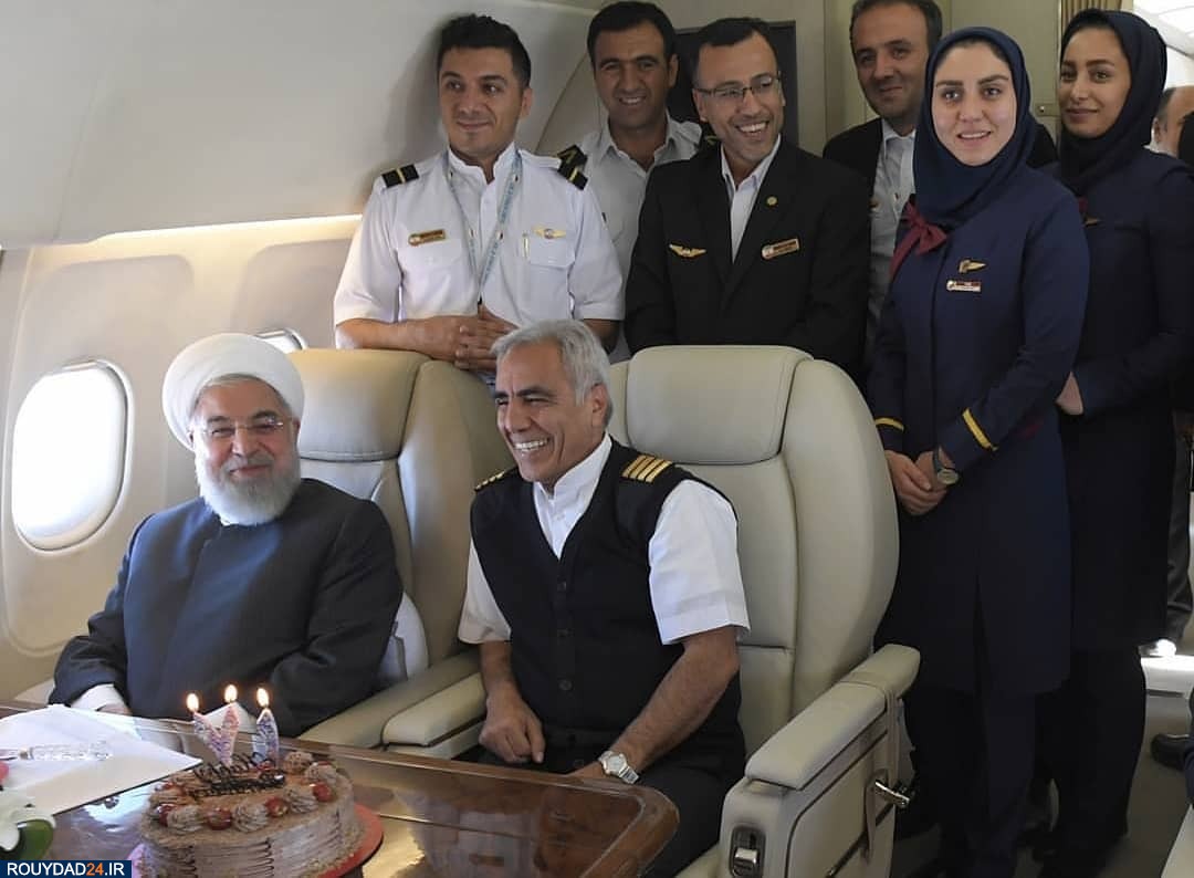 تولد ٧١سالگی حسن روحانی در هواپیما + عکس