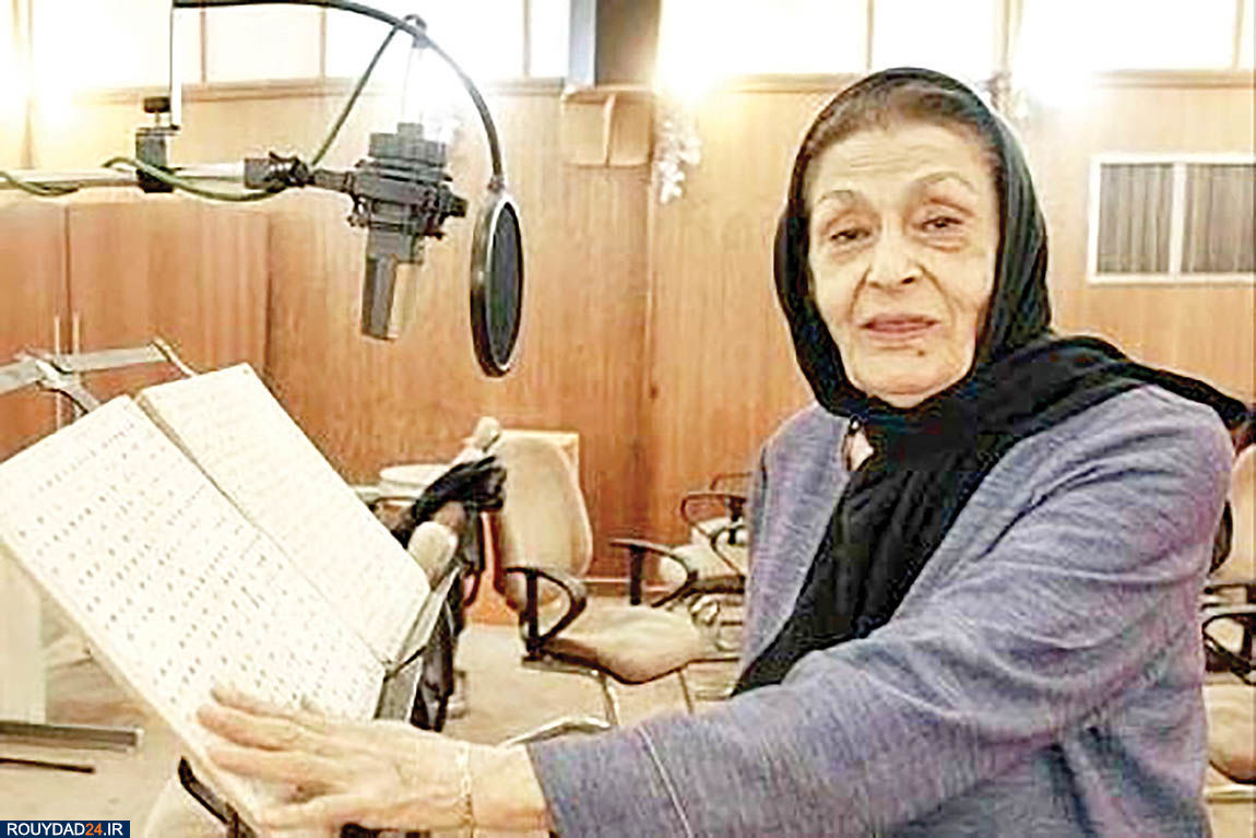 عکس عاشقانه بانوی بازیگر خوش صدا در آغوش پسرش