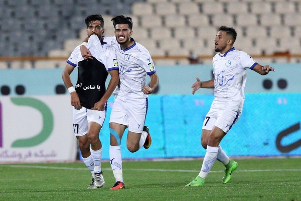 برادر وحید امیری بهترین گلزن استقلال شد!