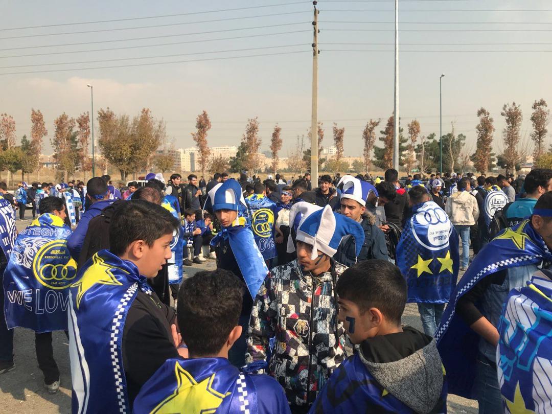تماشاگران استقلال به درهای بسته خوردند!