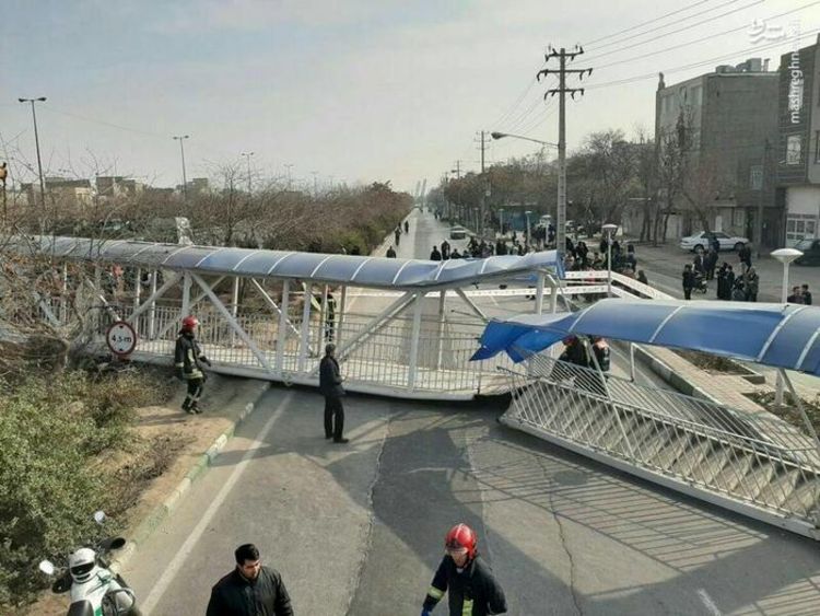 سقوط وحشتناک پل هوایی در مشهد +عکس