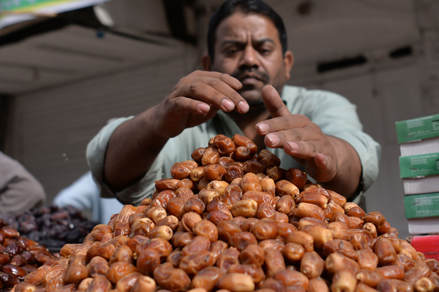 خام فروشی، معضل مشترک صنایع نفت و خرما/ دولت برای صادرات خرما چه باید بکند؟