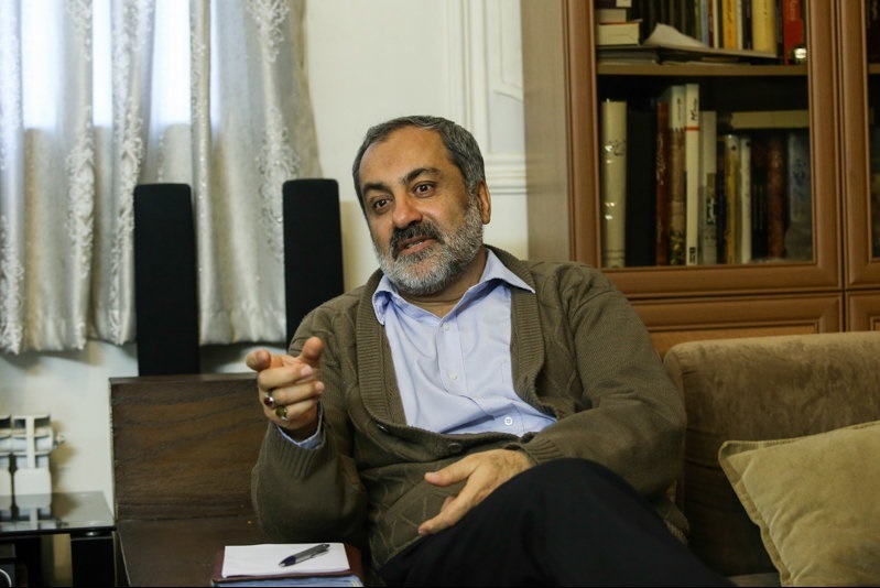 به تحلیلهای امنیتی مشکوک هستم/ مردم در انقلاب خواستههای اقتصادی هم داشتند به تحلیلهای امنیتی مشکوک هستم/ مردم در انقلاب خواستههای اقتصادی هم داشتند