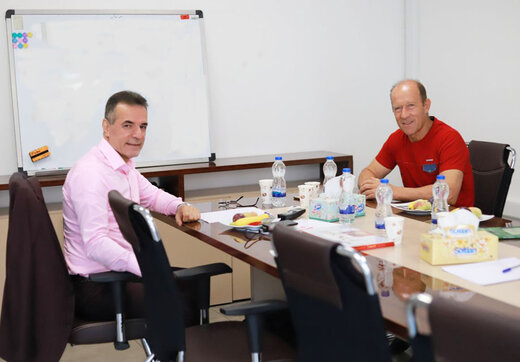 جلسه انصاریفرد و کالدرون پس از باخت برابر نفت مسجدسلیمان جلسه انصاریفرد و کالدرون