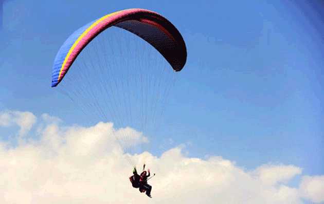 سقوط پاراگلایدر در ساری