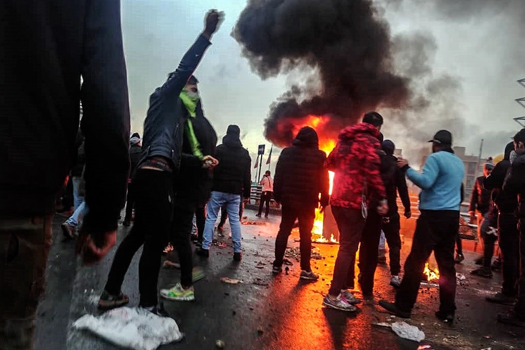 اعتراض مردم به گرانی بنزین