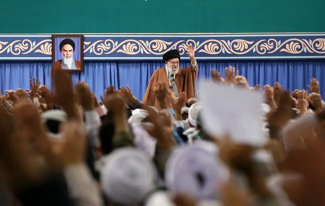 حمایت رهبر از قیمت بنزین 