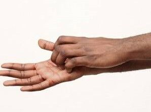 خارش کف دست خبر از پول میدهد یا بیماری؟ اخبار سلامت