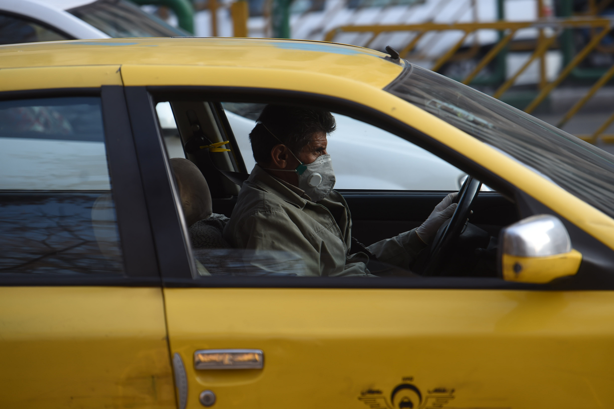 فوت ۴ راننده تاکسی و ۲ راننده اتوبوس در تهران/ رانندگان: نگران انتقال کرونا به خانواده‌هایمان هستیم