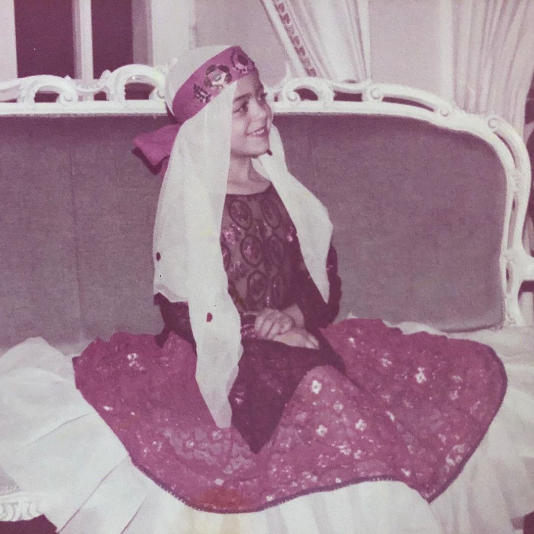 عکس‌هایی بامزه از دوران کودکی خانم بازیگر