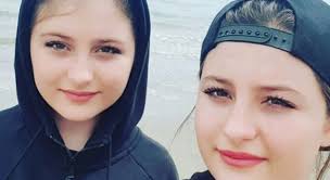 سارا و نیکای پایتخت کنار سفره هفت سین+عکس