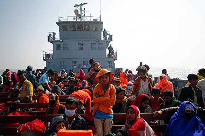 انتقال مهاجران روهینگیا به خلیج بنگال