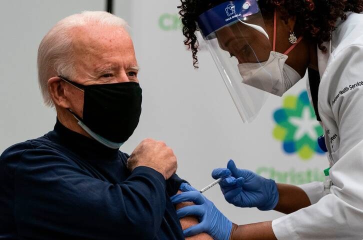 تزریق واکسن کرونا به جو بایدن