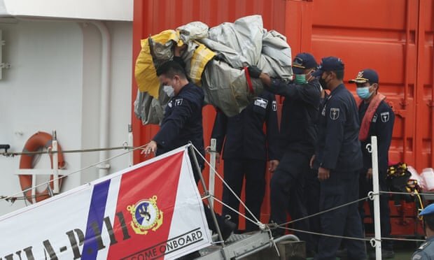 کشف سیگنالهای جعبه سیاه هواپیمای اندونزی کشف سیگنالهای جعبه سیاه هواپیمای اندونزی