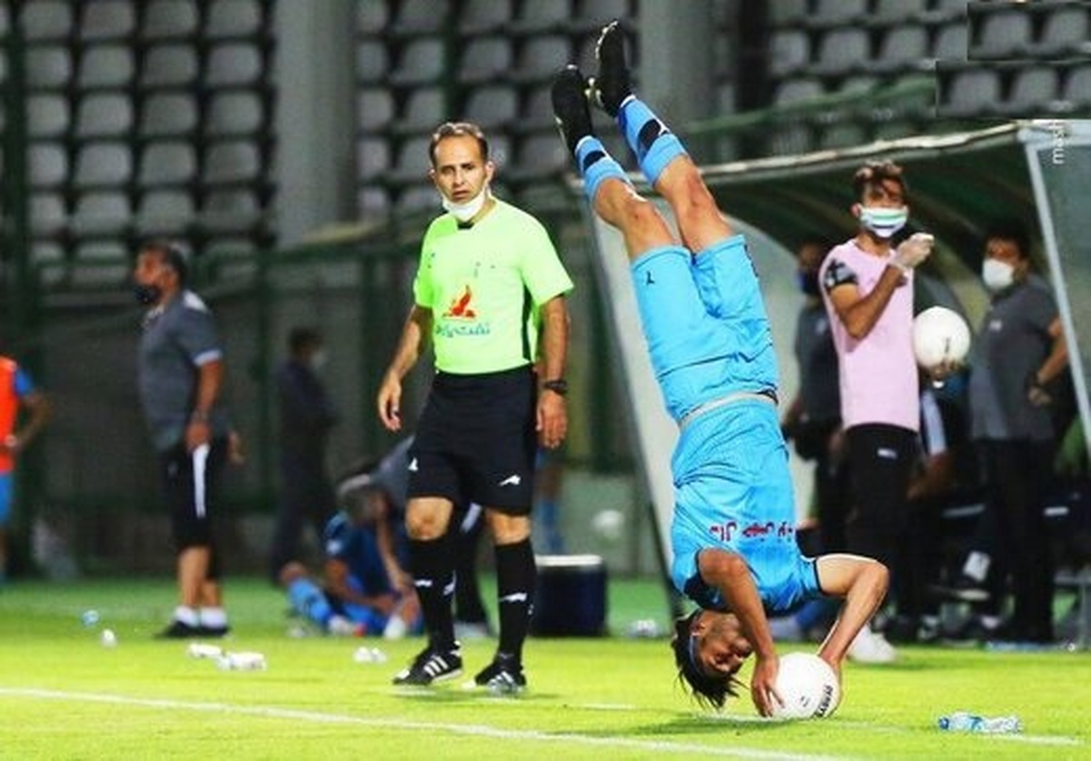 رکود پرتاب اوت ۵۰ متری توسط مدافع پیکان! +فیلم رکود پرتاب اوت ۵۰ متری