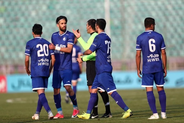 اشتباهات داوری علیه استقلال