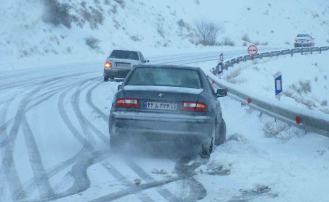 کولاک برف در جاده‌های کشور