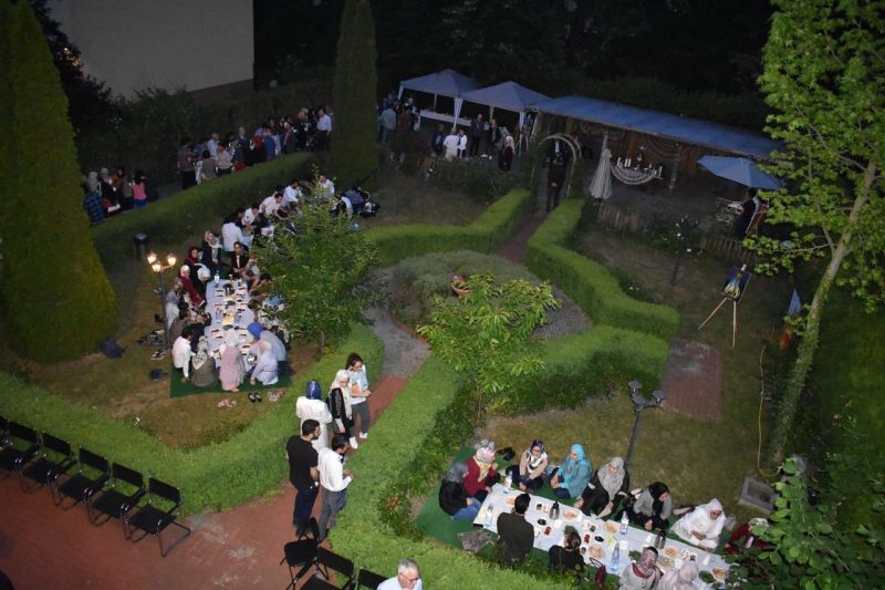 نیاز جهان آینده مبتنی بر گفت‌وگو محوری خواهد بود/ مراکز شیعی و اسلامی در خارج از کشور الگوهای تازه‌ای از مناسبات اجتماعی شکل دهند