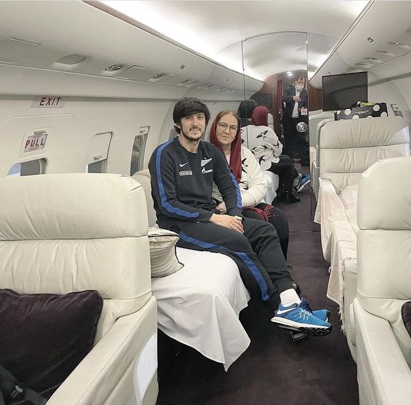 سردار آزمون و مادرش سردار آزمون و مادرش