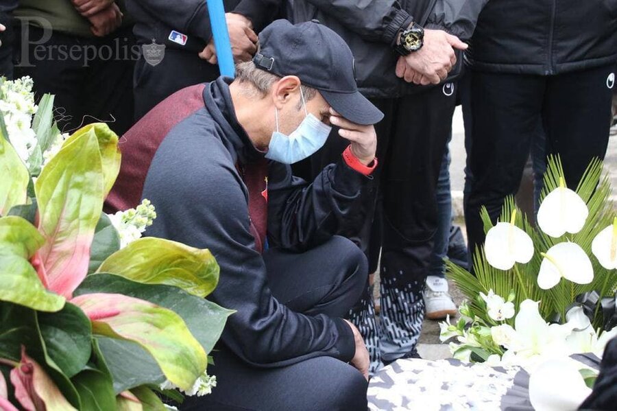 یحیی و شاگردانش بر سر مزار میناوند و انصاریان +عکس