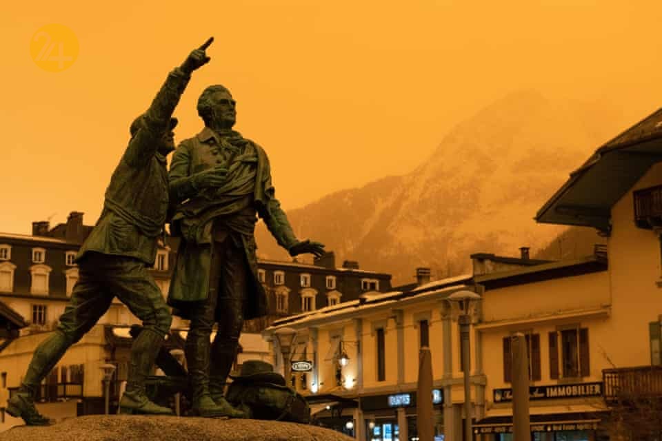 نارنجی شدن آسمان اروپا در پی گرد و غبار