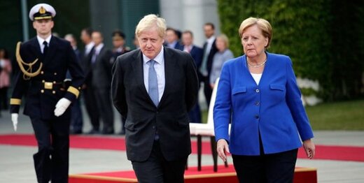 گفتگوی جانسون و مرکل