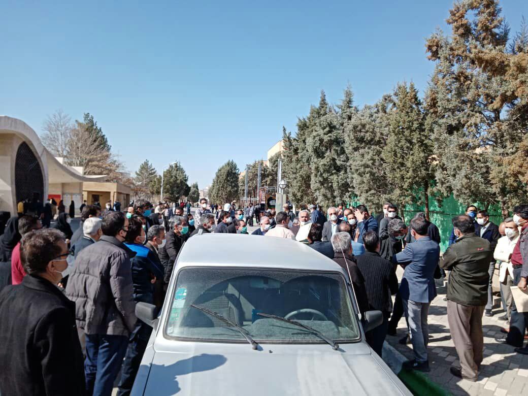 تجمع اعتراضی کارکنان دانشگاه آزاد در شهرهای مختلف تجمع اعتراضی کارکنان دانشگاه آزاد در شهرهای مختلف