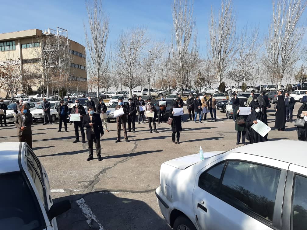 تجمع اعتراضی کارکنان دانشگاه آزاد در شهرهای مختلف تجمع اعتراضی کارکنان دانشگاه آزاد در شهرهای مختلف