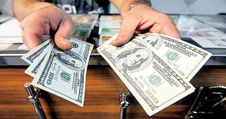 دلار چرا در مقابل کاهش قیمت مقاومت می‌کند؟