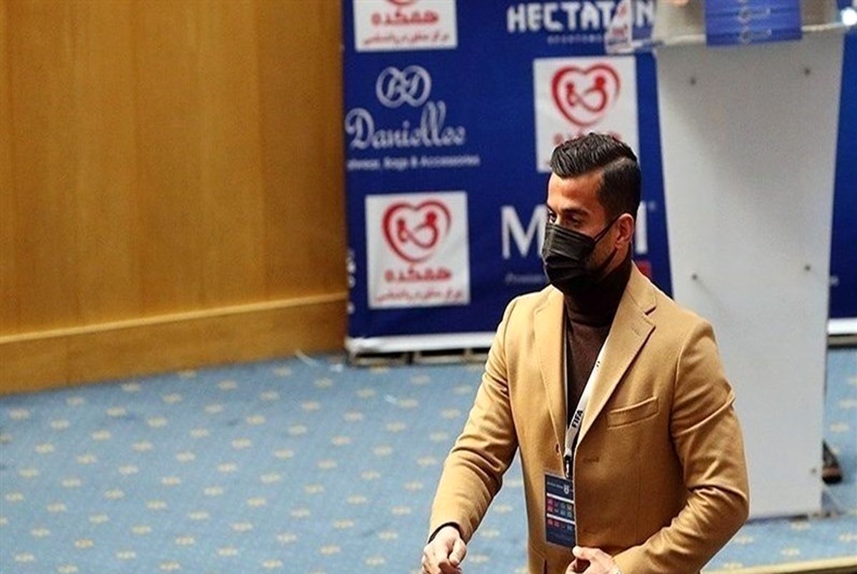 رای جنجالی حاج صفی در فدراسیون فوتبال/ نمایش رای دادن به علی کریمی!