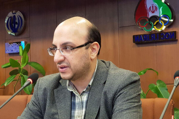 کنایه معاون وزیر ورزش به علی کریمی: ناراحتی او را جدی نمی‌گیریم