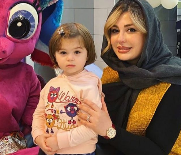 نیوشا ضیغمی نیوشا ضیغمی