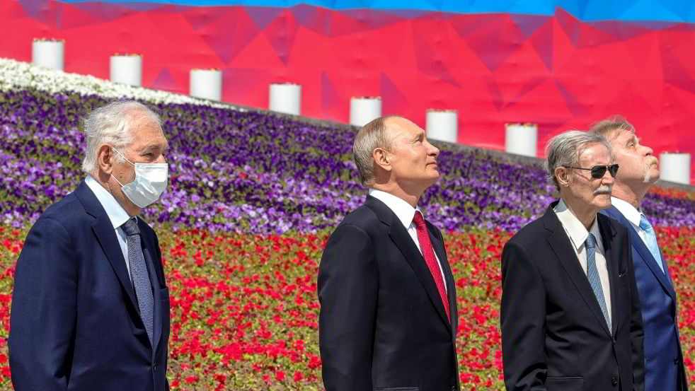 حاشیه‌های لغو دیدار قالیباف با پوتین و سفر به روسیه/ شأن ریاست مجلس چقدر است؟