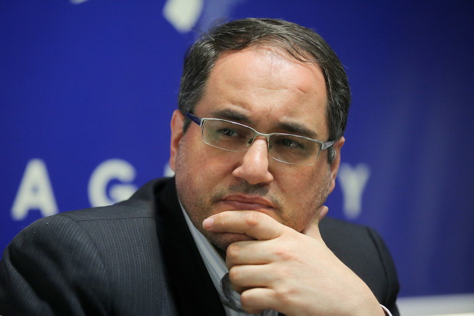 بابک نگاهداری از ریاست مرکز مطالعات شهر برکنار شد