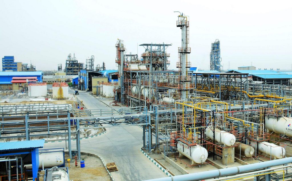 اعتراض کارگران پتروشیمی ماهشهر به نقض قانون کار اعتراض کارگران پتروشیمی ماهشهر به نقض قانون کار