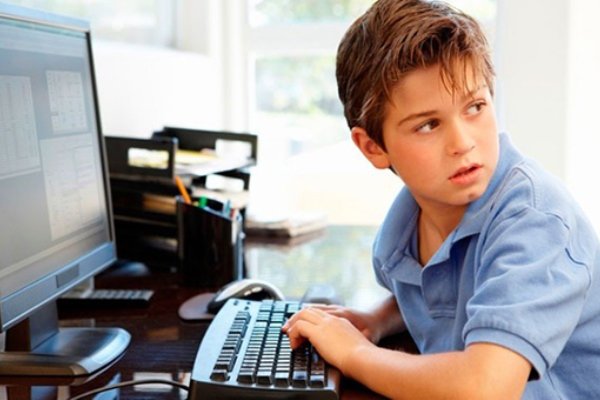 آسیب های اینترنت برای کودکان