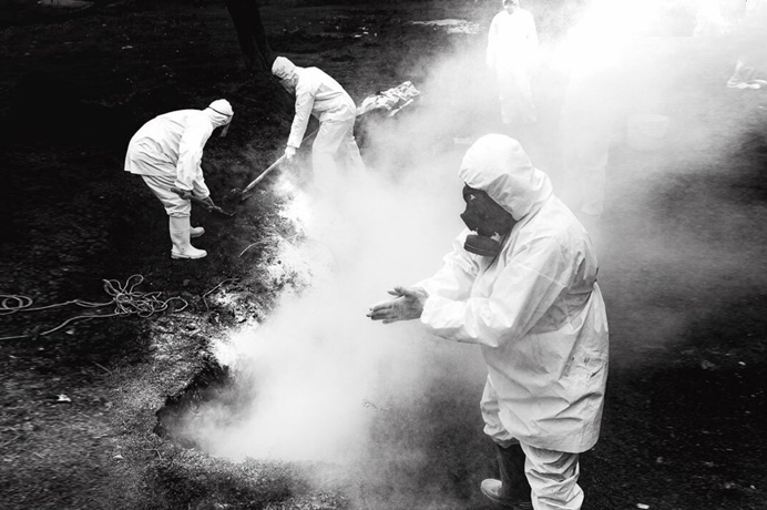 خونسردی مردم و مسئولان در برابر کرونای جهنمی/ چرا ویروس کرونا در کشور جدی گرفته نمی‌َشود؟