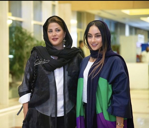 طناز طباطبایی