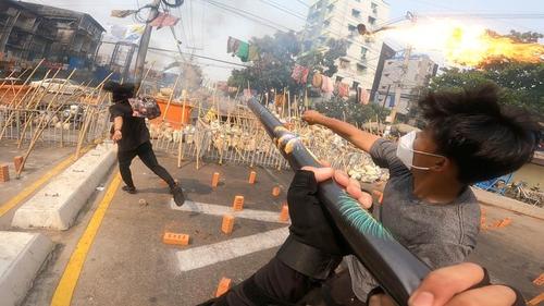 تشدید اعتراضات خیابانی در میانمار +تصاویر تشدید اعتراضات خیابانی در میانمار +تصاویر